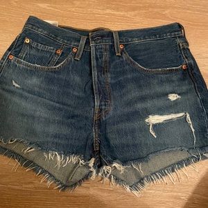 LEVIS 501 Jean shorts size 29
